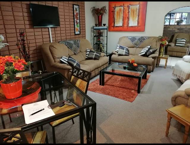 3 BEDROOM TOWNHOUSE FOR SALE IN DALPARK EXT 1